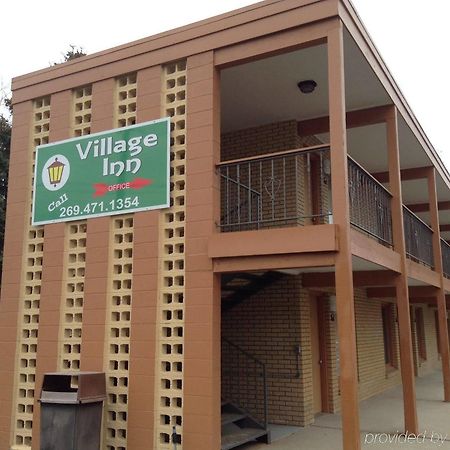 Village Inn Motel - Berrien Springs Exterior photo