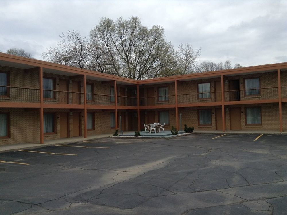 Village Inn Motel - Berrien Springs Exterior photo