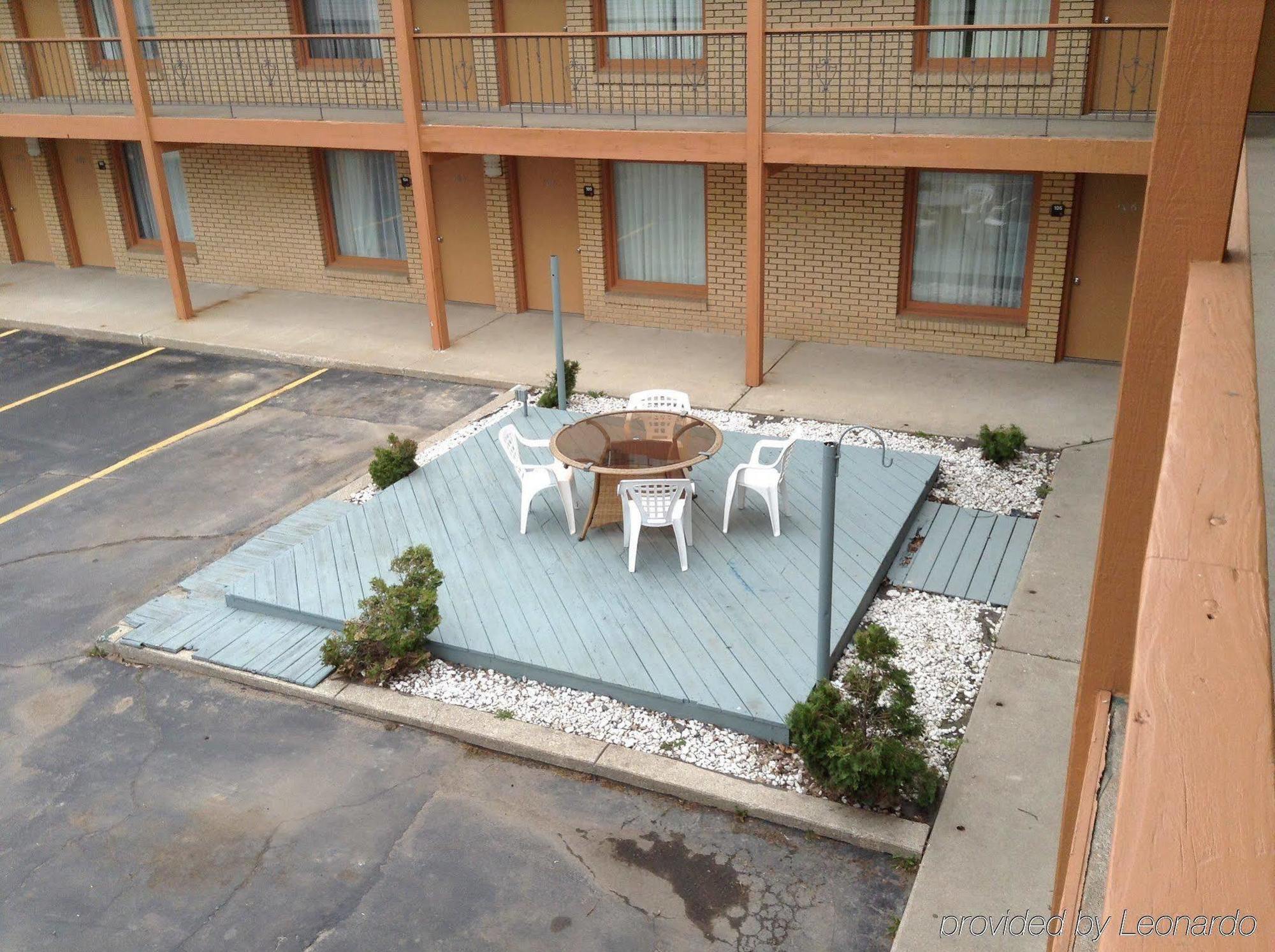 Village Inn Motel - Berrien Springs Exterior photo